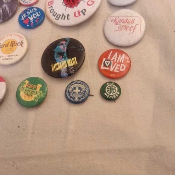 lot of vtg 26 pinback buttons Pins Various Batman To Lita Ford To 4H - Picture 10 of 11